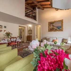 Quiet And Classic On Two Floors, By Trevi Fountain - Fromhometorome Apartment